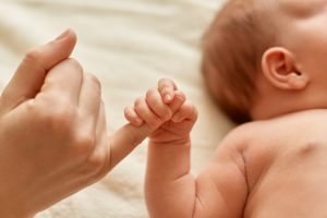 Cum să te ocupi de bebelușul tău în primele luni de viață
